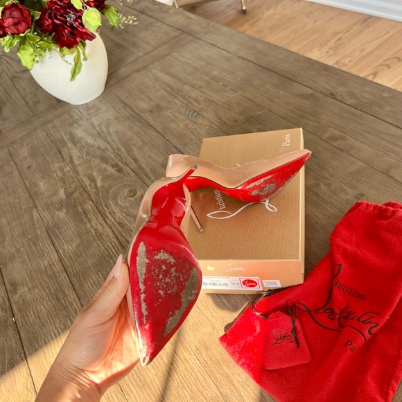 Christian Louboutin So Kate Pumps - Picture 3 of 7
